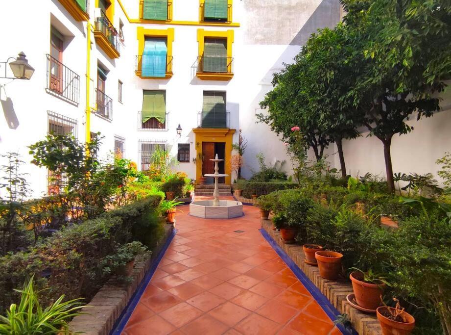 Ferienwohnung Plaza Cristo De Burgos Sevilla Exterior foto